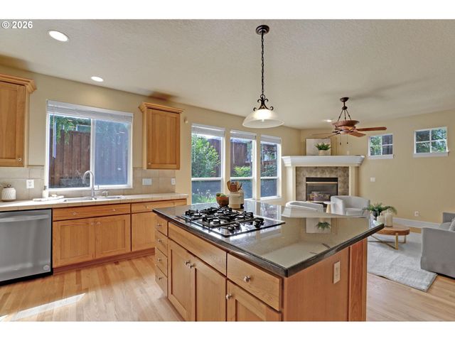 4574 Nw DRESDEN Pl, Portland, OR 97229
