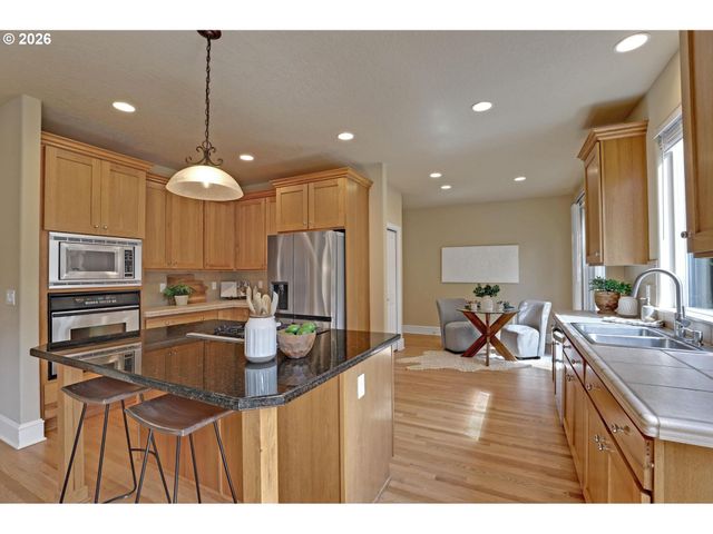 4574 Nw DRESDEN Pl, Portland, OR 97229