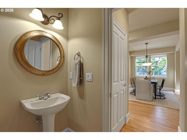4574 Nw DRESDEN Pl, Portland, OR 97229