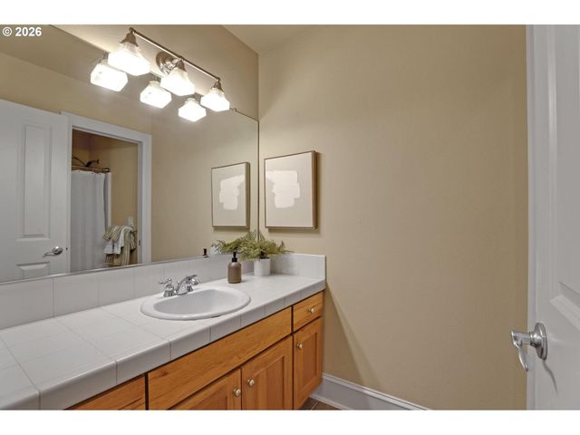 4574 Nw DRESDEN Pl, Portland, OR 97229