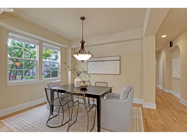 4574 Nw DRESDEN Pl, Portland, OR 97229