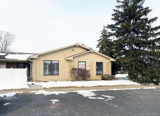 2684 Roundtree Drive, Troy, MI 48083