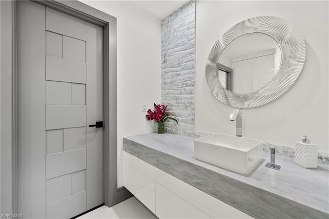 13792 Pine Villa LN, Fort Myers, FL 33912