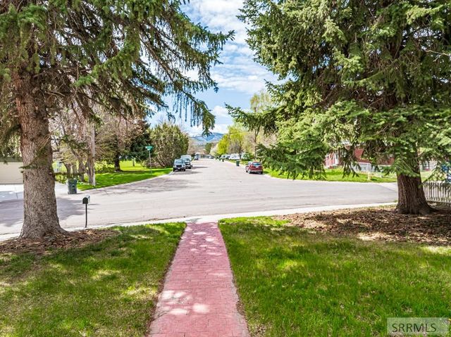 384 Skyline Drive, Pocatello, ID 83204
