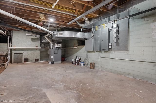 1322 Springhill Lane NE, Massillon, OH 44646