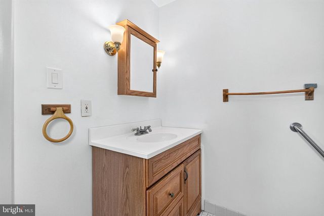 7203 LONGBRANCH DR, New Carrollton, MD 20784