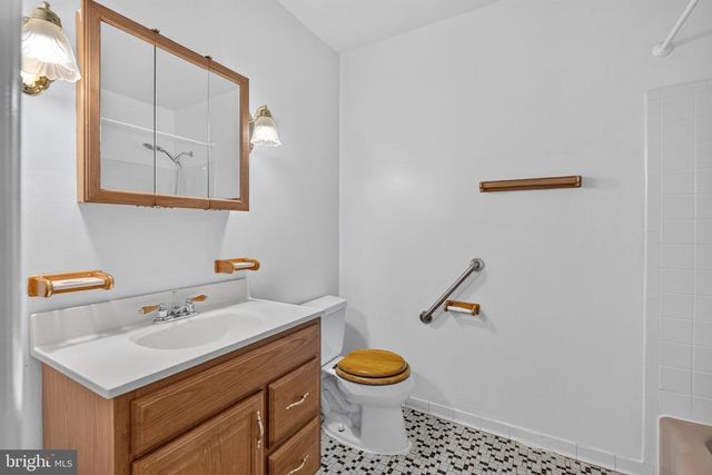 7203 LONGBRANCH DR, New Carrollton, MD 20784