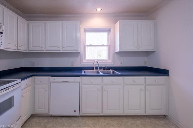 1268 Quaker Lake Trail, Burlington, NC 27217