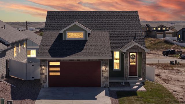 7935 GOLDEN BELL TRL, Cheyenne, WY 82001