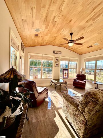 402 Meadowcroft Lane, Simpsonville, SC 29681