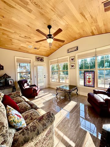 402 Meadowcroft Lane, Simpsonville, SC 29681