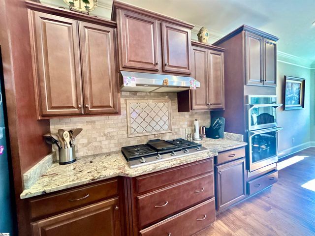 402 Meadowcroft Lane, Simpsonville, SC 29681