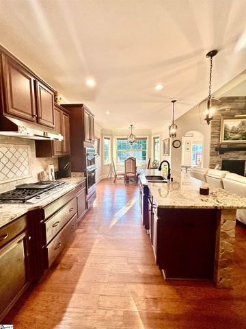 402 Meadowcroft Lane, Simpsonville, SC 29681