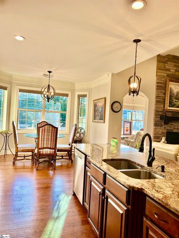 402 Meadowcroft Lane, Simpsonville, SC 29681