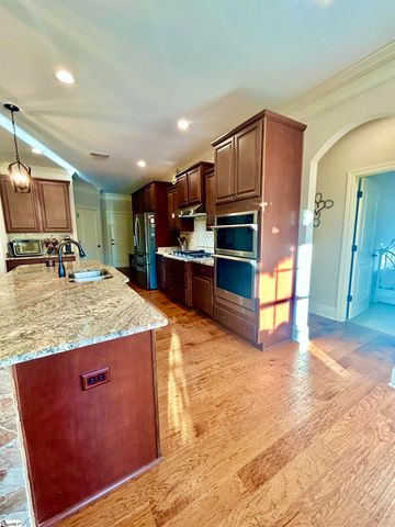 402 Meadowcroft Lane, Simpsonville, SC 29681