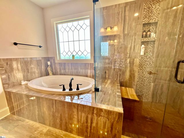 402 Meadowcroft Lane, Simpsonville, SC 29681