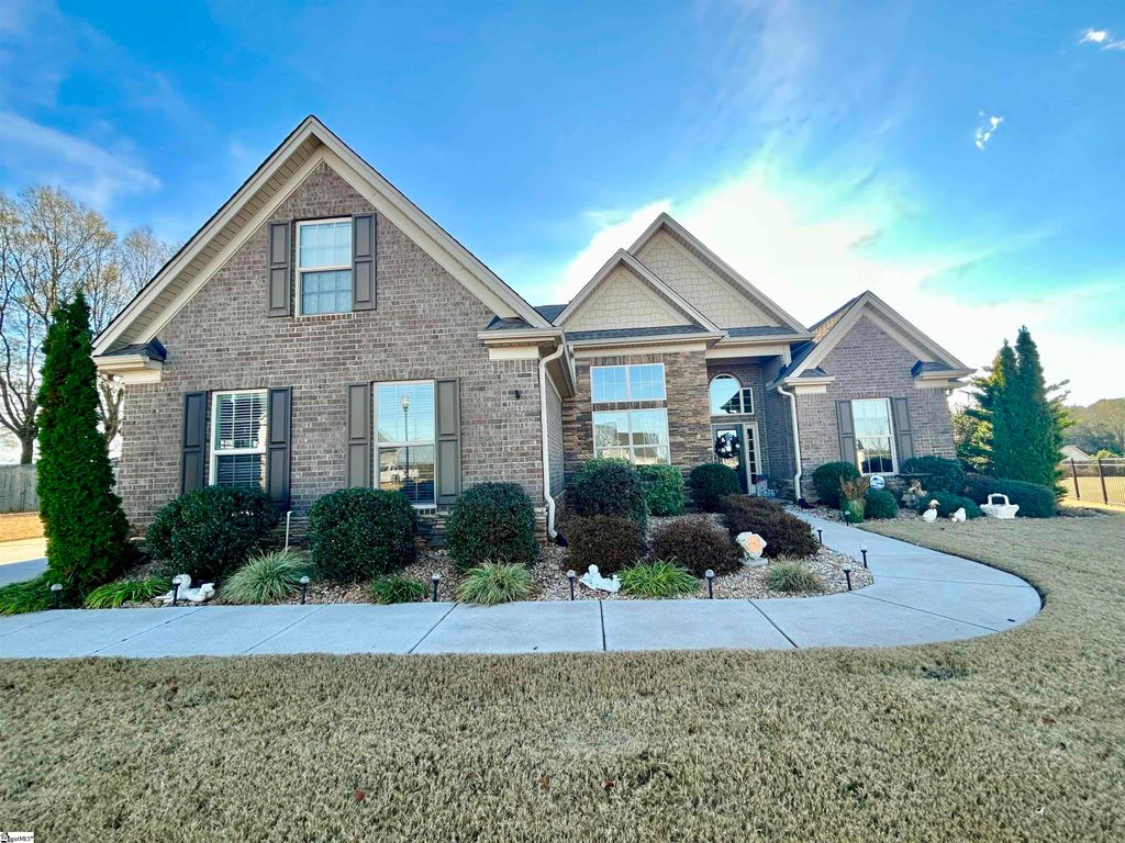 402 Meadowcroft Lane, Simpsonville, SC 29681