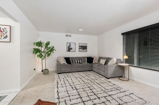 1038 E Vartikian Avenue, Fresno, CA 93710