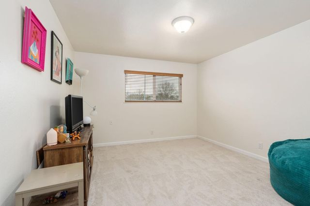 1038 E Vartikian Avenue, Fresno, CA 93710