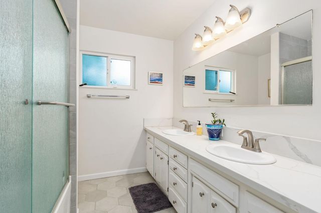 1038 E Vartikian Avenue, Fresno, CA 93710