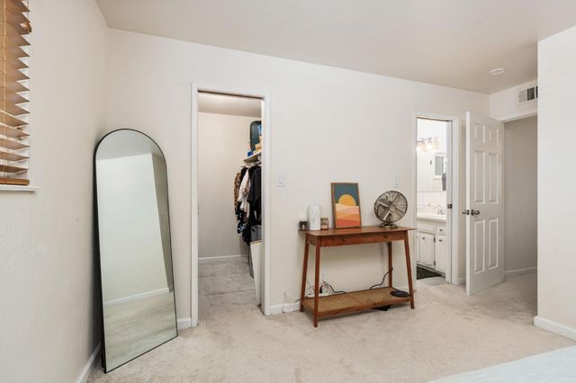 1038 E Vartikian Avenue, Fresno, CA 93710