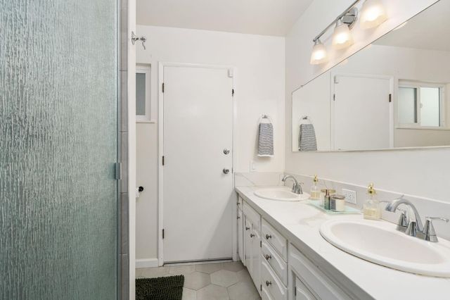 1038 E Vartikian Avenue, Fresno, CA 93710