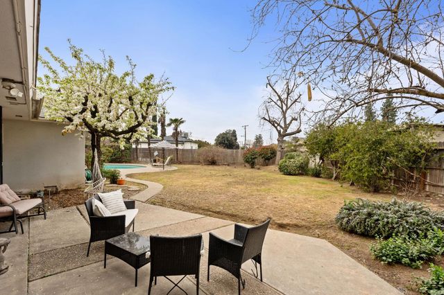 1038 E Vartikian Avenue, Fresno, CA 93710