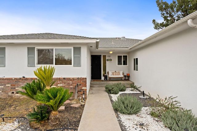 1038 E Vartikian Avenue, Fresno, CA 93710