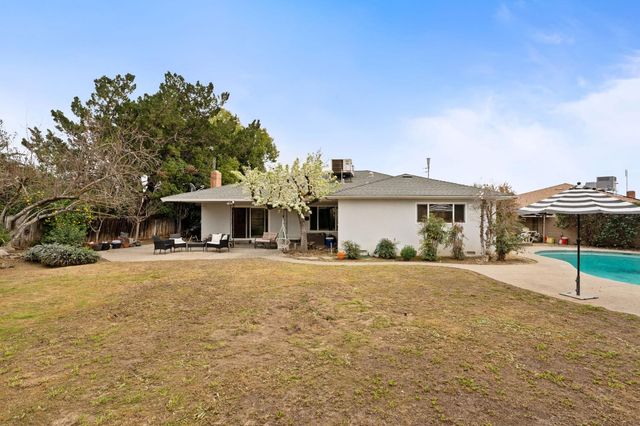 1038 E Vartikian Avenue, Fresno, CA 93710