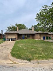 1428 Briar Circle, Crowley, TX 76036