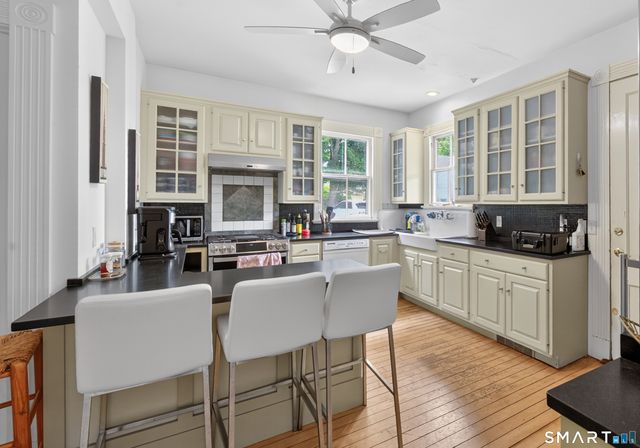 33 Church Street, Guilford, CT 06437