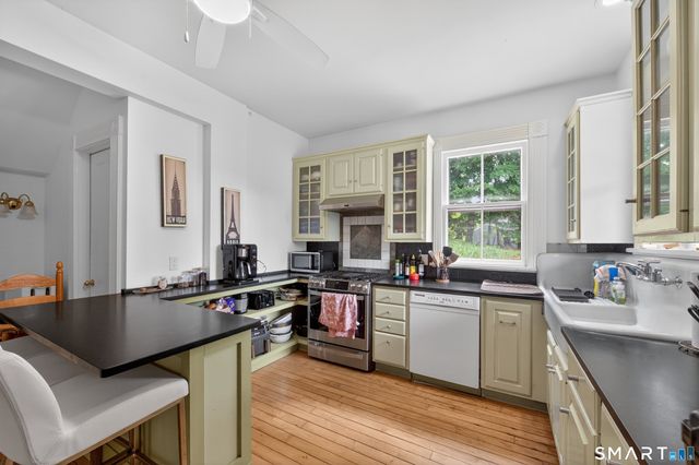 33 Church Street, Guilford, CT 06437