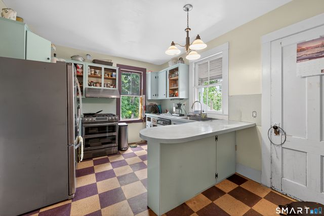 33 Church Street, Guilford, CT 06437