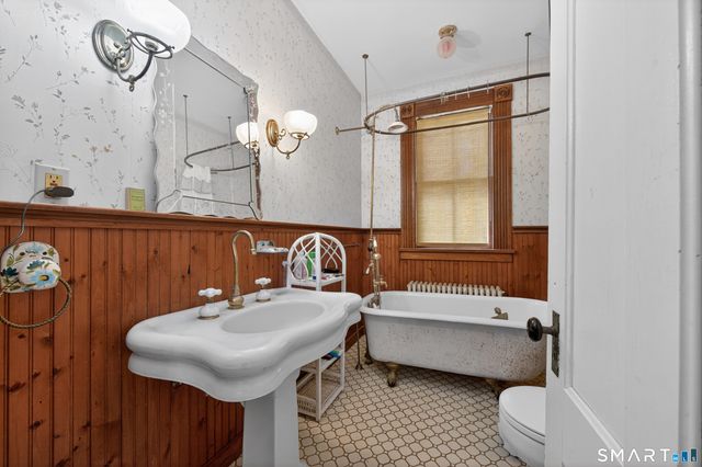 33 Church Street, Guilford, CT 06437