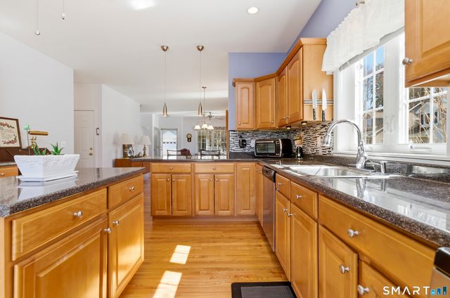 1 Fairfield Court 1, Glastonbury, CT 06033