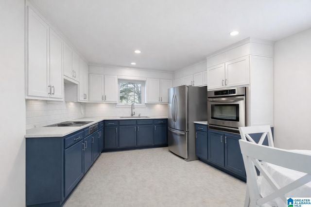 1876 GLENDMERE DRIVE, Vestavia Hills, AL 35216