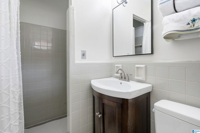 1876 GLENDMERE DRIVE, Vestavia Hills, AL 35216