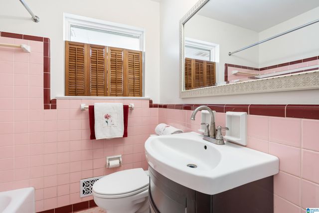 1876 GLENDMERE DRIVE, Vestavia Hills, AL 35216