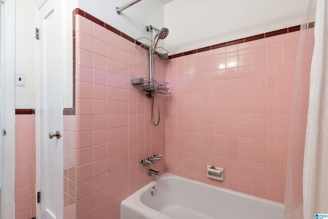 1876 GLENDMERE DRIVE, Vestavia Hills, AL 35216