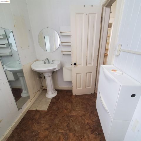 1737 13Th Ave, Oakland, CA 94606