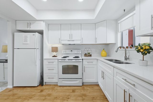 3960 LAKESIDE ROAD 156, Sarasota, FL 34232