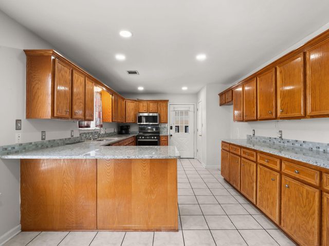 579 Lake Vernon Rd, Leesville, LA 71446