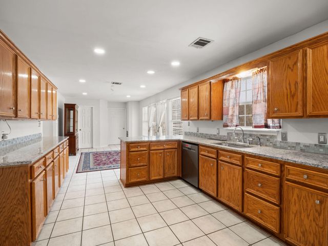 579 Lake Vernon Rd, Leesville, LA 71446