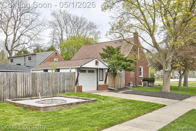 2103 N Main Street, Royal Oak, MI 48073