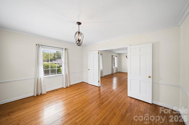 300 W 11th Avenue, Gastonia, NC 28052