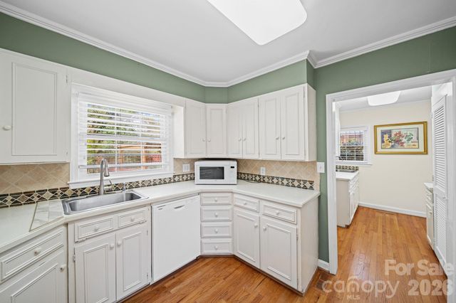 300 W 11th Avenue, Gastonia, NC 28052