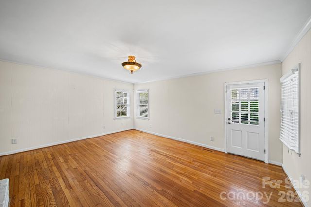 300 W 11th Avenue, Gastonia, NC 28052