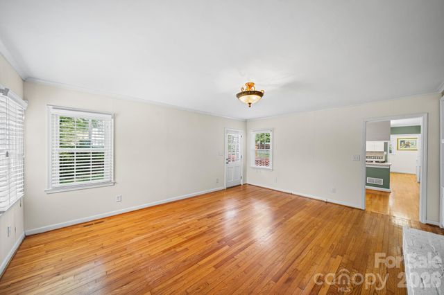 300 W 11th Avenue, Gastonia, NC 28052