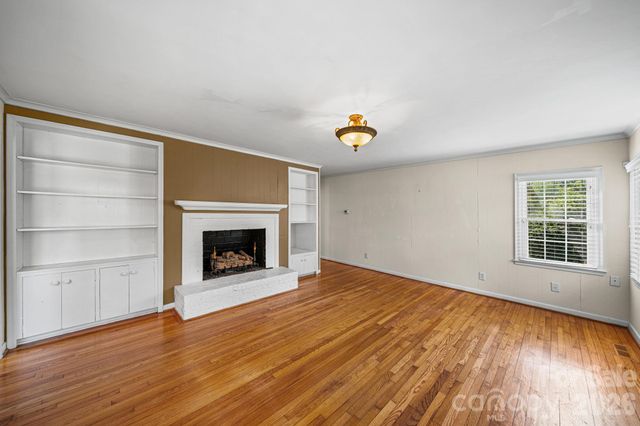 300 W 11th Avenue, Gastonia, NC 28052