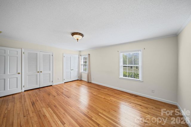 300 W 11th Avenue, Gastonia, NC 28052